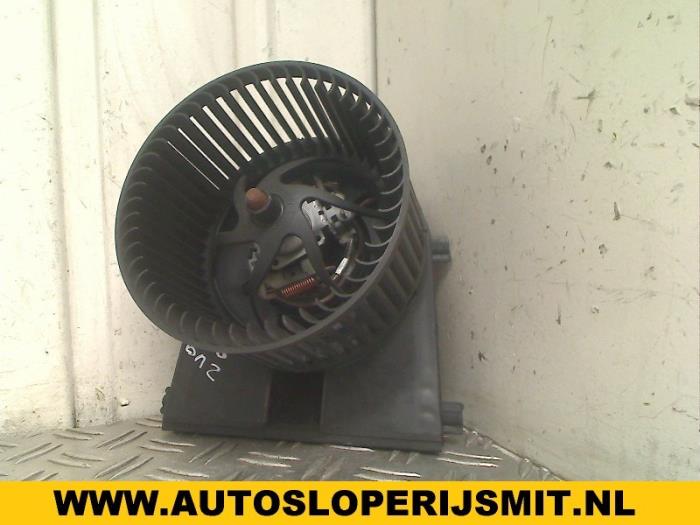 Moteur de ventilation chauffage d'un Volkswagen Polo III (6N2) 1.4 TDI 2001