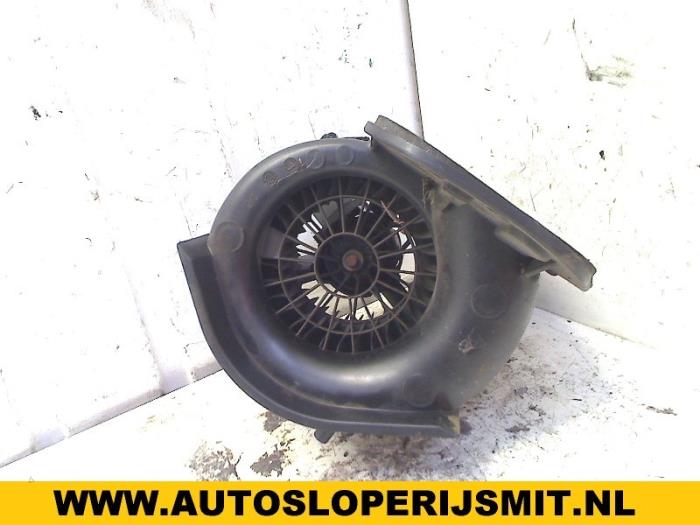 Motor de ventilador de calefactor de un Renault Kangoo Express (FC) 1.9 D 55 2002