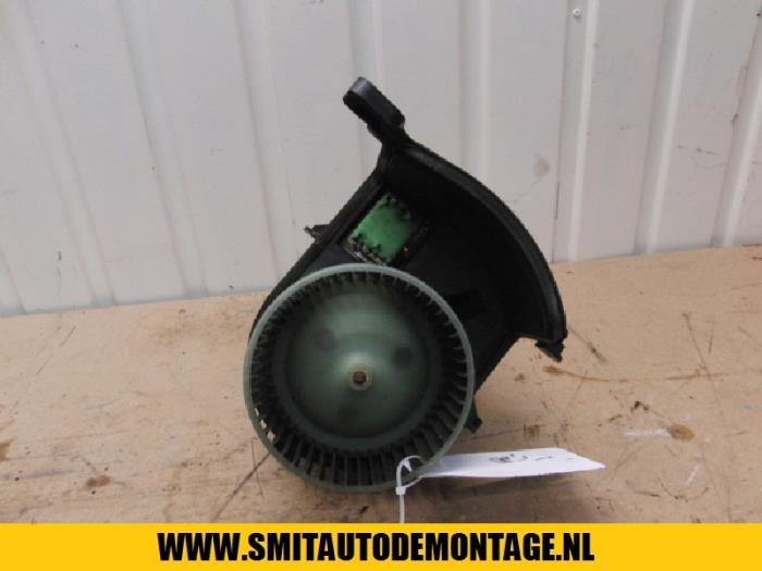 Heating and ventilation fan motor from a Renault Clio II Societe (SB) 1.5 dCi 65 2003