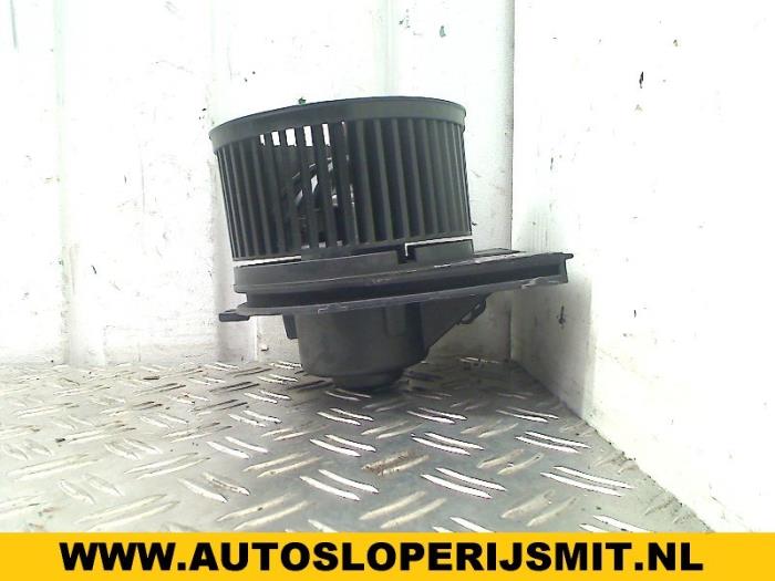 Motor de ventilador de calefactor de un Seat Cordoba Facelift (6C2/6K2) 1.6 2000
