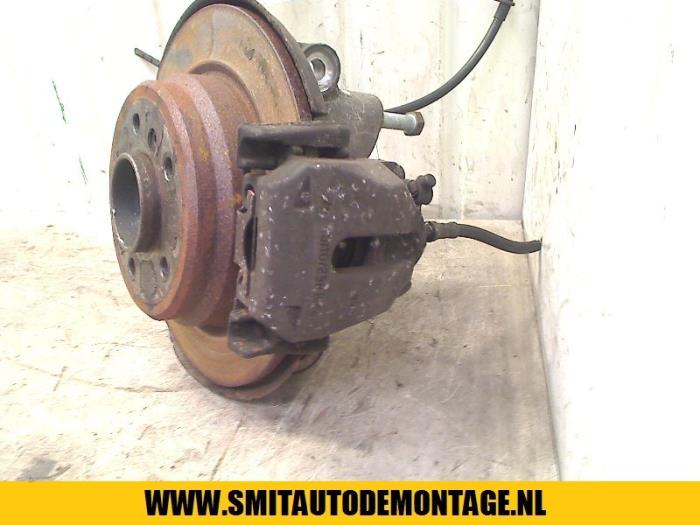 Gebrauchte Bremszange links hinten BMW 5 serie (E39) 520i 24V Preis auf Anfrage angeboten von Autodemontagebedrijf Smit