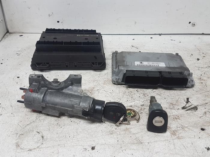 Used Ignition lock + computer Skoda Fabia (6Y2) 1.4i Price € 115,00 Margin scheme offered by Autodemontagebedrijf Smit