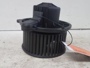 Usados Conector motor de ventilador de calefactor Kia Picanto (BA) 1.0 12V Precio € 10,00 Norma de margen ofrecido por Autodemontagebedrijf Smit