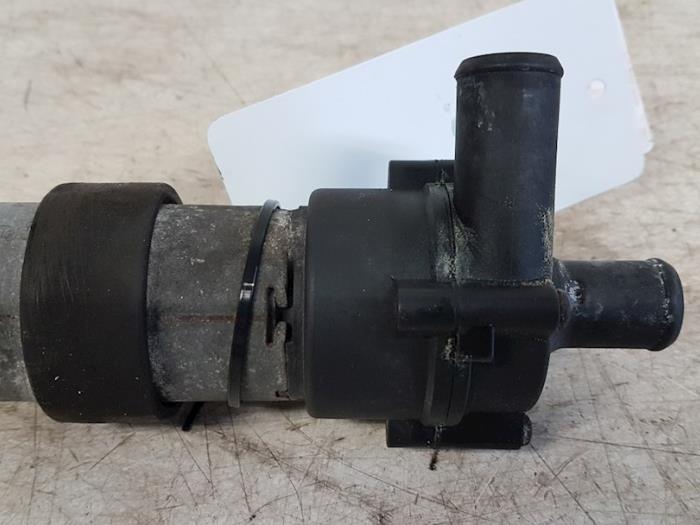 Begagnade Vattenpump Mercedes C (W203) 2.0 C-200K 16V Pris € 20,00 Marginaltabell erbjuds av Autodemontagebedrijf Smit