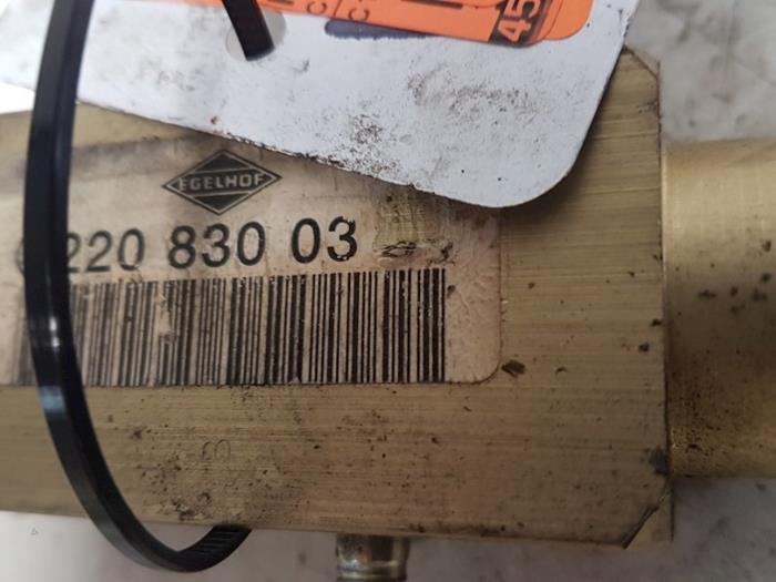 AC expansion valve Mercedes C 2.0 C200K 16V 2208300384 M111955