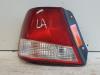 Taillight, left from a Hyundai Accent, 2000 / 2006 1.3i 12V, Hatchback, Petrol, 1.341cc, 63kW (86pk), FWD, G4EA, 2000-01 / 2005-11 2003