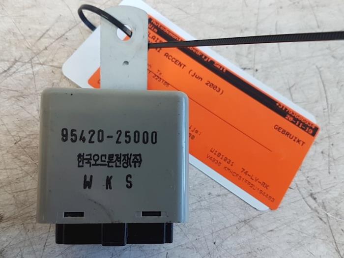 Relay Hyundai Accent 1.3i 12V 9542025000