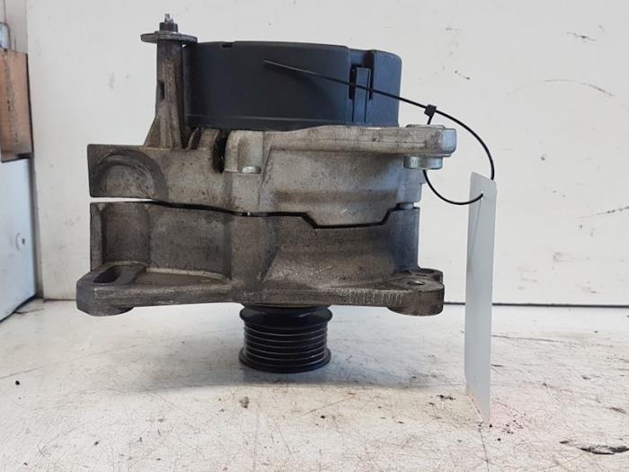 Begagnade Dynamo Volkswagen Transporter/Caravelle T4 1.9 TDI Pris € 35,00 Marginaltabell erbjuds av Autodemontagebedrijf Smit