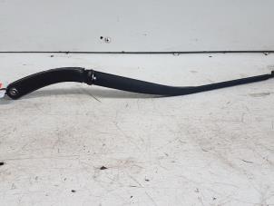 Used Front wiper arm Renault Laguna II Grandtour (KG) 2.0 16V Price on request offered by Autodemontagebedrijf Smit