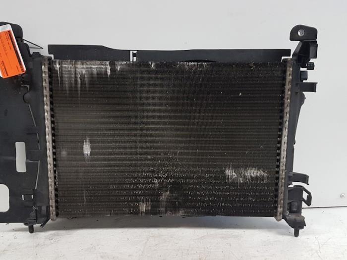 Usagé Radiateur Fiat Grande Punto (199) 1.4 Prix € 95,00 Règlement à la marge proposé par Autodemontagebedrijf Smit