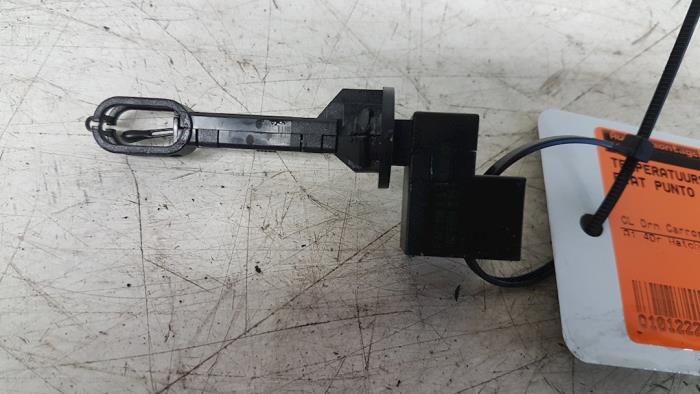 Begagnade Innetemperatursensor Fiat Grande Punto (199) 1.4 Pris € 20,00 Marginaltabell erbjuds av Autodemontagebedrijf Smit