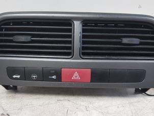 Gebrauchte Panikbeleuchtung Schalter Fiat Grande Punto (199) Preis € 25,00 Margenregelung angeboten von Autodemontagebedrijf Smit