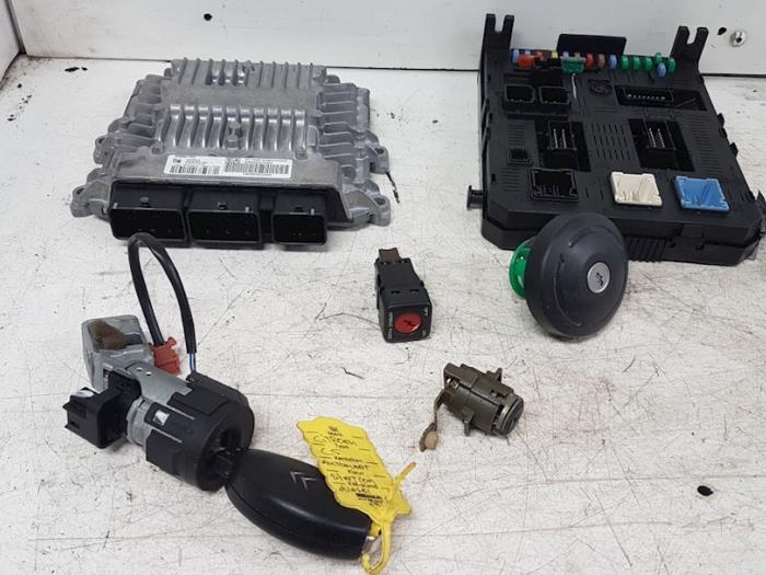 Used Ignition lock + computer Citroen C5 II Break (RE) 2.0 HDiF 16V Price € 145,00 Margin scheme offered by Autodemontagebedrijf Smit
