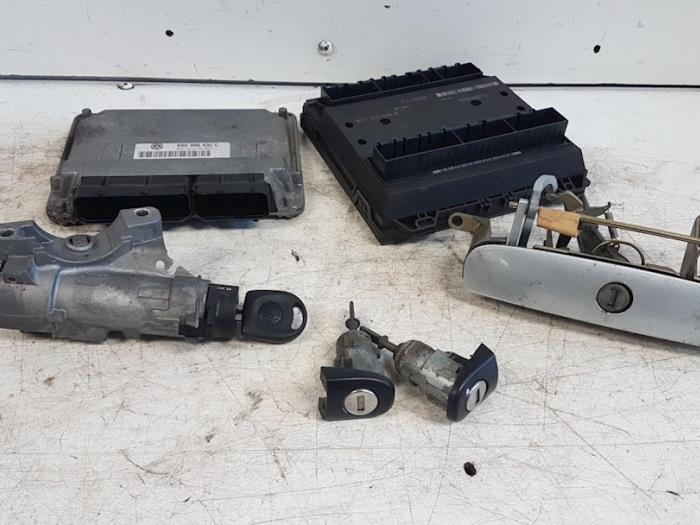 Used Ignition lock + computer Volkswagen Polo IV (9N1/2/3) 1.2 Price € 150,00 Margin scheme offered by Autodemontagebedrijf Smit