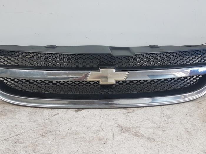 Używane Grill Chevrolet Nubira Wagon (J100) 1.8 16V Cena € 30,00 Procedura marży oferowane przez Autodemontagebedrijf Smit
