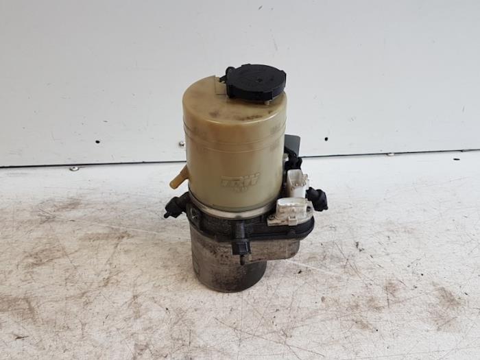 Usagé Pompe de direction Opel Vectra C 2.2 DTI 16V Prix sur demande proposé par Autodemontagebedrijf Smit