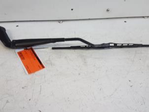 Used Rear wiper arm Ssang Yong Rexton 2.9 TD RJ 290 Price on request offered by Autodemontagebedrijf Smit