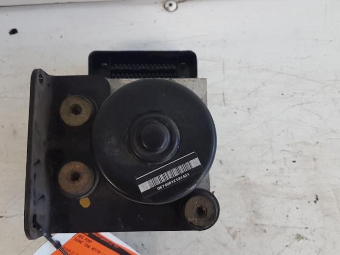 Gebrauchte ABS Pumpe Ssang Yong Rexton 2.9 TD RJ 290 Preis € 70,00 Margenregelung angeboten von Autodemontagebedrijf Smit