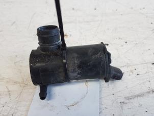 Used Windscreen washer pump Ssang Yong Rexton 2.9 TD RJ 290 Price € 15,00 Margin scheme offered by Autodemontagebedrijf Smit