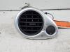 Dashboard vent from a Renault Clio III (BR/CR), 2005 / 2014 1.6 16V, Hatchback, Petrol, 1.598cc, 82kW (111pk), FWD, K4M800; K4M801, 2005-06 / 2014-12, BR/CR0B/Y; BR/CR1B; BR/CR1M; BR/CR05; BR/CRCB 2007