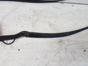 Used Front wiper arm Lancia Phedra Price on request offered by Autodemontagebedrijf Smit