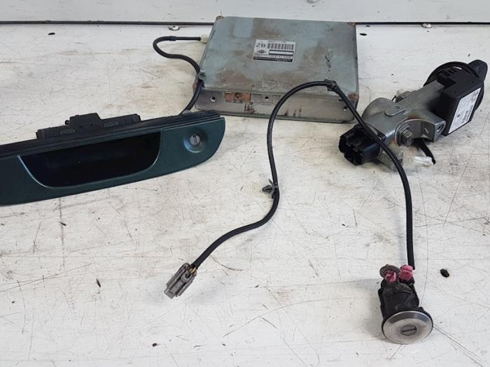 Used Ignition lock + computer Nissan Primera (P11) 1.8 16V Price € 100,00 Margin scheme offered by Autodemontagebedrijf Smit