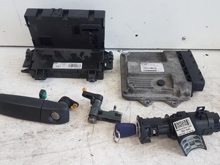 Used Ignition lock + computer Fiat Panda (169) 1.3 JTD 16V Multijet Price € 90,00 Margin scheme offered by Autodemontagebedrijf Smit