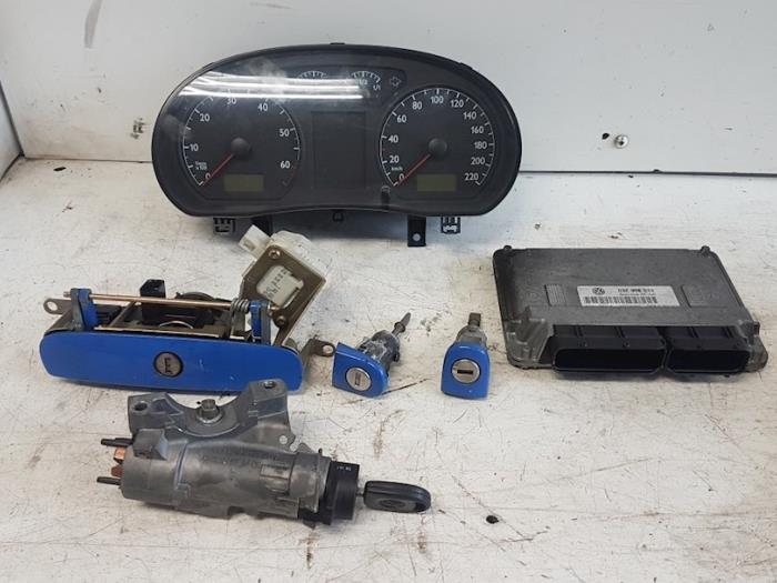 Used Ignition lock + computer Volkswagen Polo IV (9N1/2/3) 1.2 12V Price € 130,00 Margin scheme offered by Autodemontagebedrijf Smit