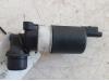 Windscreen washer pump from a Renault Megane III Coupe (DZ) 1.6 16V 2009