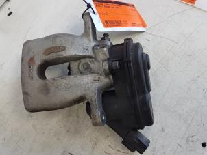 Used Rear brake calliper, left Renault Megane III Coupe (DZ) 1.6 16V Price on request offered by Autodemontagebedrijf Smit