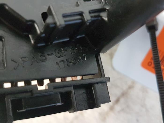 Interruptor de limpiaparabrisas de un Daihatsu Cuore (L251/271/276)  2003