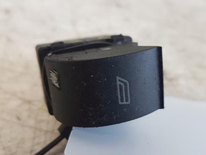 Electric window switch Audi A4 Avant 2.5 TDI 155 24V 8Z0959855