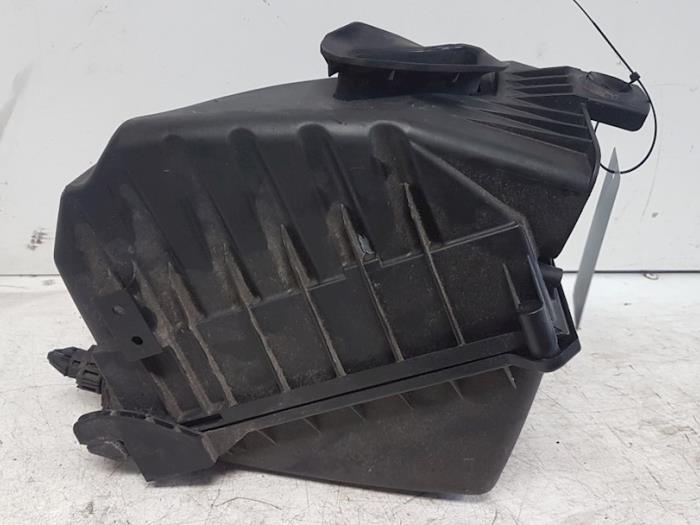 Gebrauchte Luftfiltergehäuse Audi A4 Avant (B6) 2.5 TDI 155 24V Preis € 20,00 Margenregelung angeboten von Autodemontagebedrijf Smit