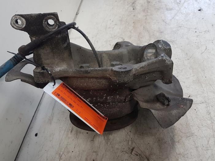 Knuckle, front left from a BMW 5 serie Touring (E39) 530d 24V 2000