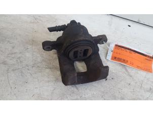Used Front brake calliper, left Suzuki Alto (RF410) 1.1 16V Price € 20,00 Margin scheme offered by Autodemontagebedrijf Smit