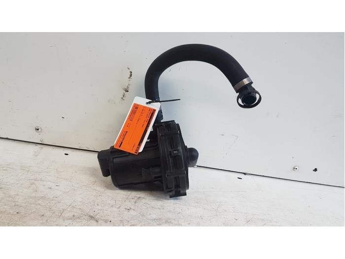 Begagnade Sekundär pump BMW 3 serie Touring (E46/3) 318i Pris € 30,00 Marginaltabell erbjuds av Autodemontagebedrijf Smit