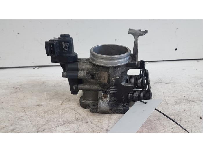 Throttle body from a BMW 3 serie Touring (E46/3) 318i 2000