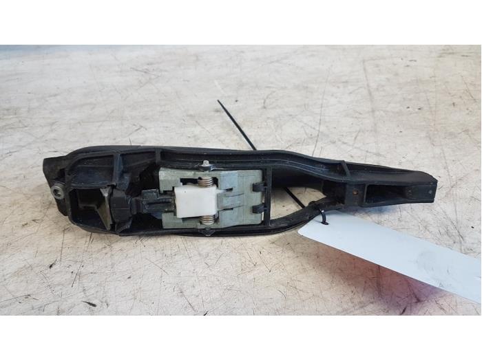 Rear door handle 4-door, right from a BMW 3 serie Touring (E46/3) 318i 2000