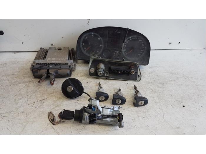 Used Ignition lock + computer Volkswagen Caddy III (2KA,2KH,2CA,2CH) 2.0 SDI Price € 350,00 Margin scheme offered by Autodemontagebedrijf Smit