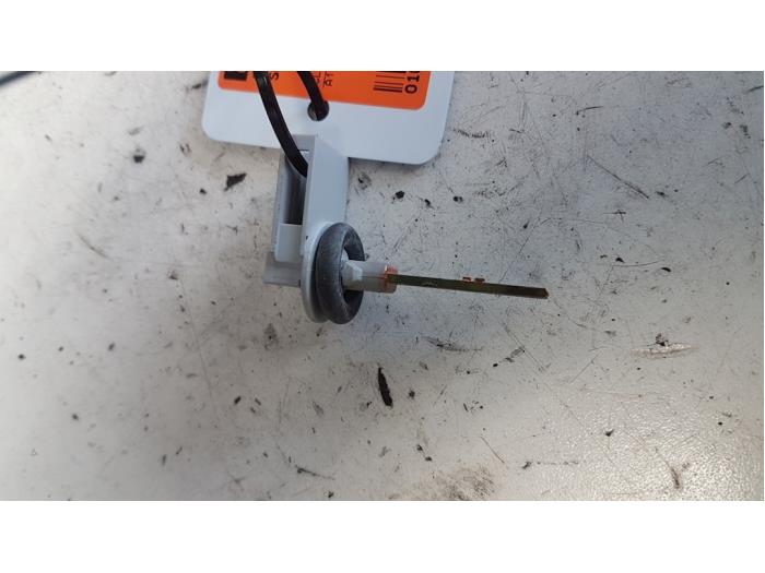 Begagnade Innetemperatursensor Seat Leon (1P1) 2.0 FSI 16V Pris € 5,00 Marginaltabell erbjuds av Autodemontagebedrijf Smit