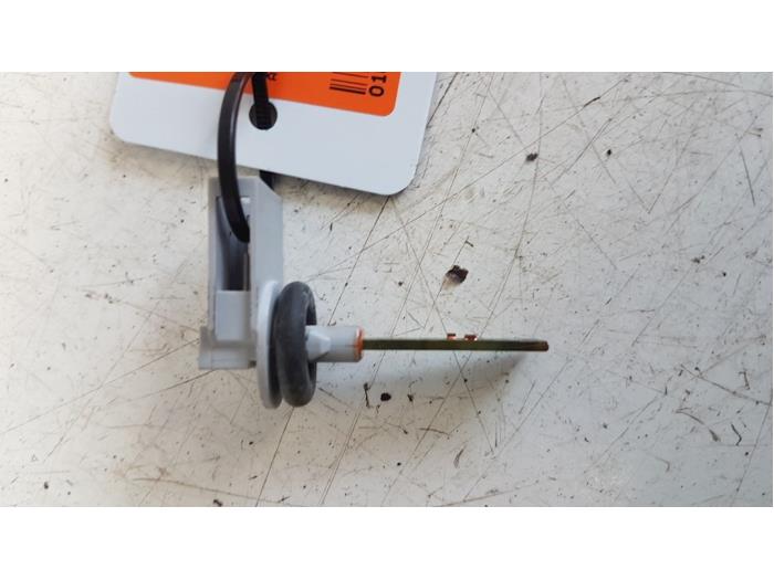 Begagnade Innetemperatursensor Seat Leon (1P1) 2.0 FSI 16V Pris € 5,00 Marginaltabell erbjuds av Autodemontagebedrijf Smit