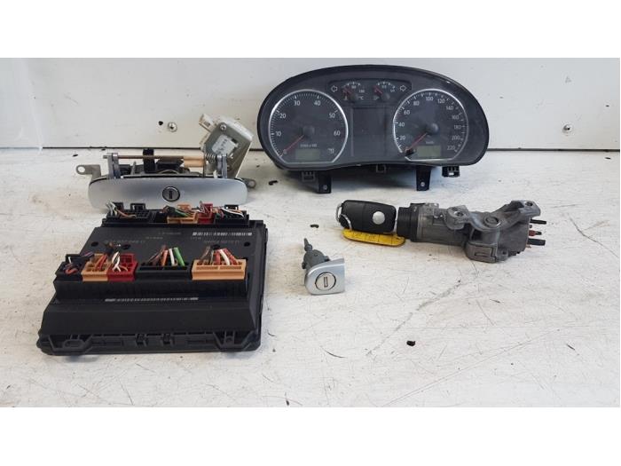 Used Ignition lock + computer Volkswagen Polo IV (9N1/2/3) 1.4 16V 75 Price € 95,00 Margin scheme offered by Autodemontagebedrijf Smit