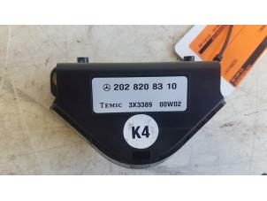Larmsensor från en Mercedes-Benz CLK (C208) 2.0 200 16V 2000