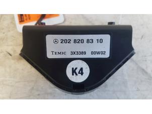 Larmsensor från en Mercedes-Benz CLK (C208) 2.0 200 16V 2000