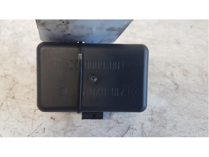 Begagnade Regnsensor Mercedes E (W210) 2.2 E-220 CDI 16V Pris € 10,00 Marginaltabell erbjuds av Autodemontagebedrijf Smit