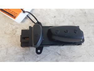 Used Electric seat switch Chrysler Voyager/Grand Voyager (RG) 2.5 CRD 16V Price on request offered by Autodemontagebedrijf Smit
