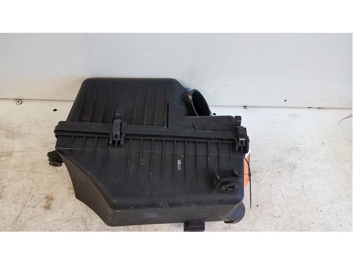 Gebrauchte Luftfiltergehäuse Kia Carens II (FJ) 2.0i CVVT 16V Preis € 30,00 Margenregelung angeboten von Autodemontagebedrijf Smit