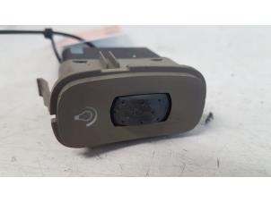Used AIH headlight switch Renault Vel Satis (BJ) Price on request offered by Autodemontagebedrijf Smit