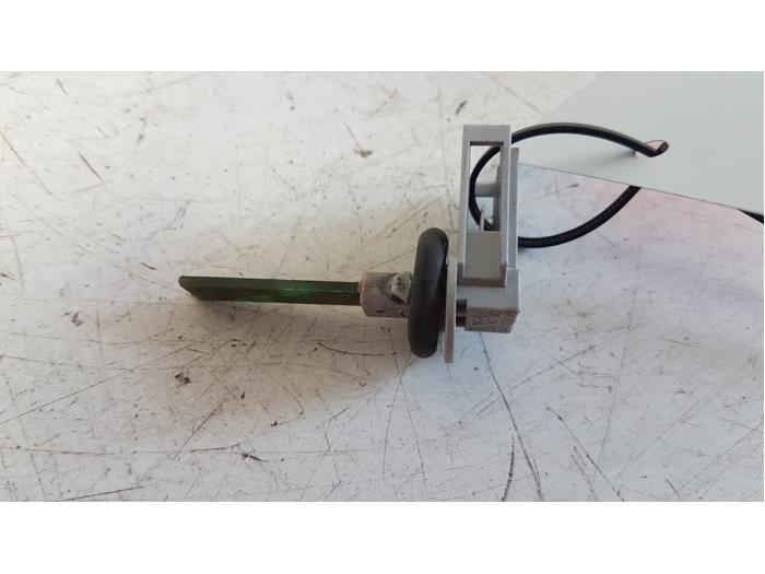 Begagnade Innetemperatursensor Volkswagen Touran (1T1/T2) 1.9 TDI 100 Pris € 5,00 Marginaltabell erbjuds av Autodemontagebedrijf Smit
