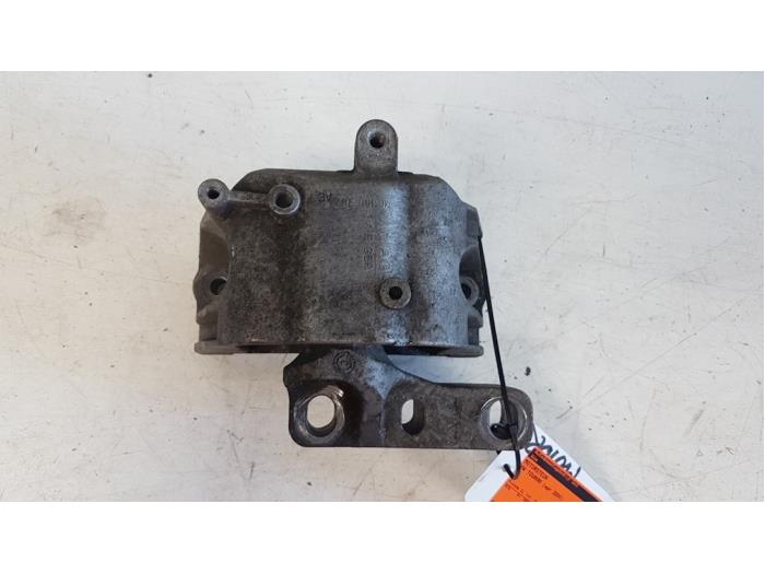 Used Engine mount Volkswagen Touran (1T1/T2) 1.9 TDI 100 Price € 10,00 Margin scheme offered by Autodemontagebedrijf Smit